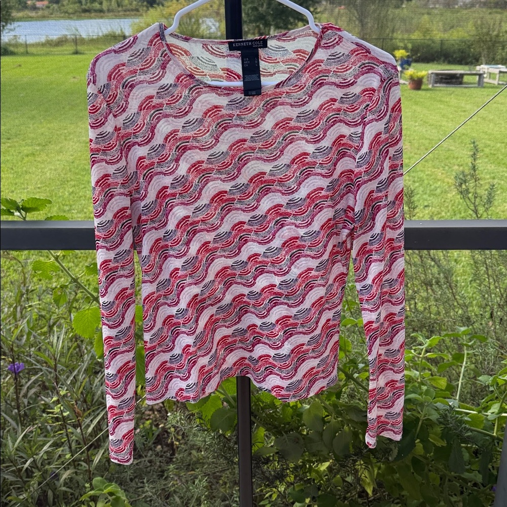 Vintage Kenneth Cole NY sheer top large excellent condition wave design